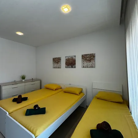 Pendergardens Huge Apartmán *