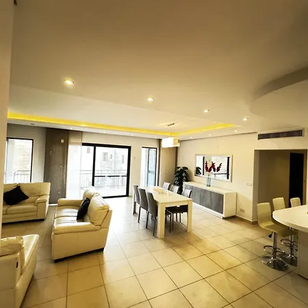 Pendergardens Huge * St. Julian's