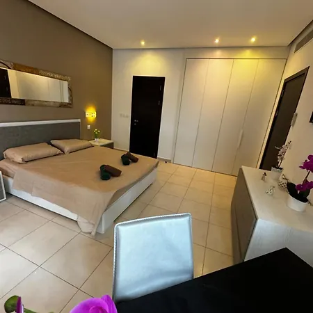 Pendergardens Huge * Saint Julian's